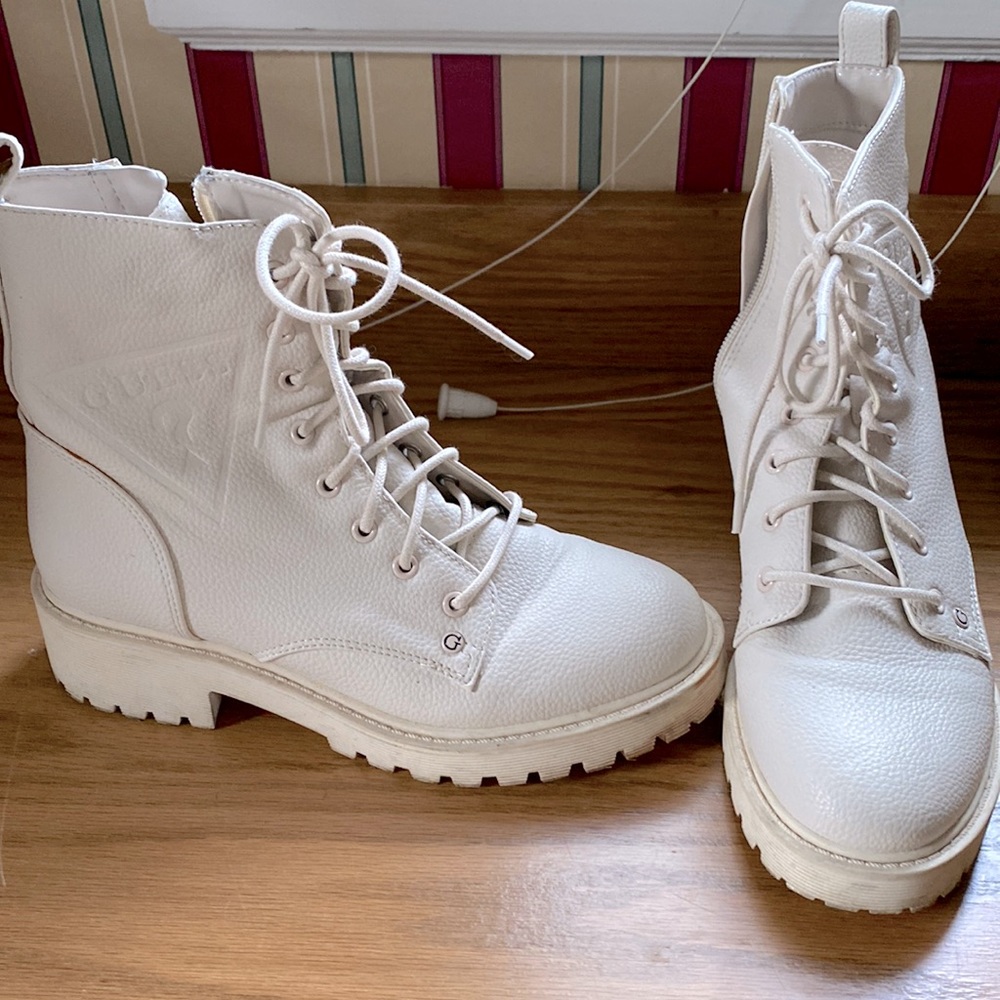 Guess boots